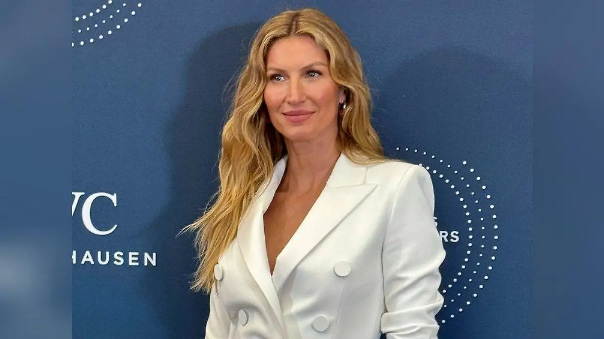 Schon so groß Gisele Bündchen zeigt ihre Babykugel im Bikini