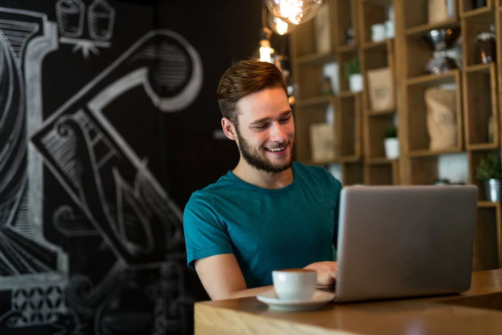 Online Spielhallen und Casino Ratgeber (Foto: Shutterstock/ bbernard)