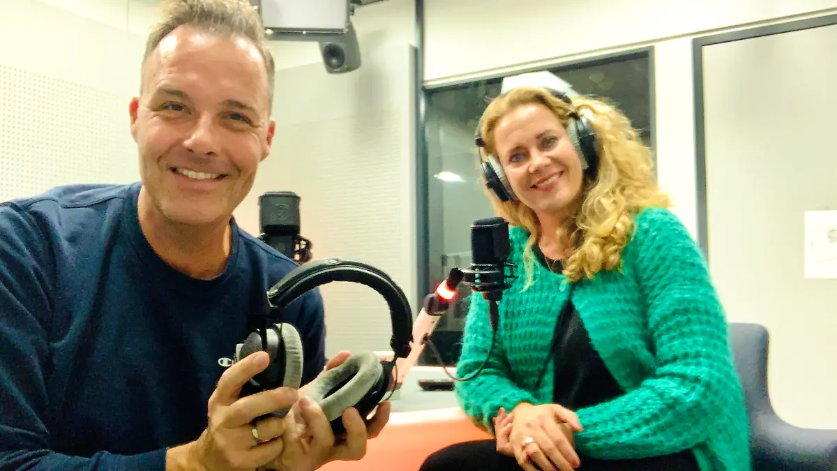 RTL-Reporter Thorsten Sleegers im Gespräch mit seiner Kollegin Kathrin Degen.