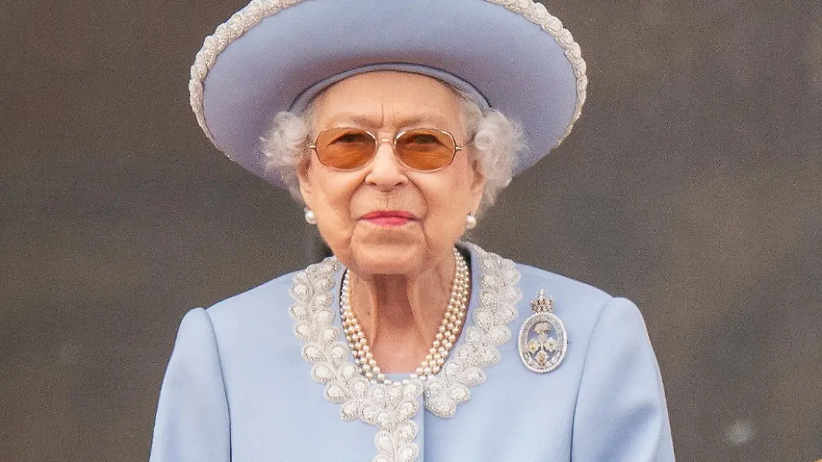 Cambridge siblings education. EMBARGOED TO 2230 WEDNESDAY SEPTEMBER 7 File photo dated 02/06/22 of Queen Elizabeth II and Prince Louis on the balcony of Buckingham Palace, as Prince George, Charlotte and new starter Prince Louis joined their new prep school, Lambrook in Berkshire, together on Wednesday. Issue date: Wednesday September 7, 2022. All the Cambridge siblings are now at the same educational establishment for the first time. See PA story ROYAL Cambridge. Photo credit should read: Aaron Chown/PA Wire URN:68681583