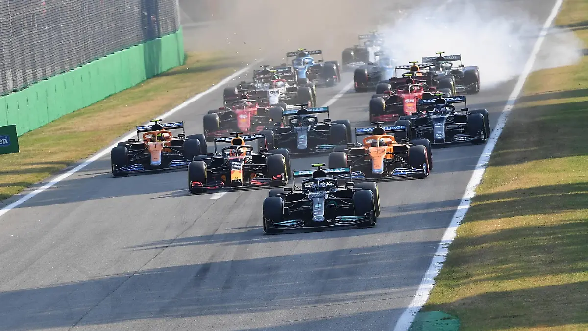 FORMULA 1 HEINEKEN GRAN PREMIO D ITALIA 2021 / 11.09.2021, Autodromo Nazionale di Monza, Monza, FORMULA 1 HEINEKEN GRAN PREMIO D ITALIA 2021 ,im Bild Start zum Sprintrennen: Valtteri Bottas FIN 77, Mercedes-AMG Petronas Formula One Team, Max Verstappen NEL 33, Red Bull Racing Honda, Daniel Ricciardo AUS 3, McLaren F1 Team, Lando Norris GBR 4, McLaren F1 Team, Lewis Hamilton GBR 44, Mercedes-AMG Petronas Formula One Team, Charles Leclerc MCO 16, Scuderia Ferrari Mission Winnow, Carlos Sainz Jr. ESP 55, Scuderia Ferrari Mission Winnow, Sergio, Perez MEX 11, Red Bull Racing Honda, Pierre Gasly FRA 10, Scuderia AlphaTauri Honda *** FORMULA 1 HEINEKEN GRAN PREMIO D ITALIA 2021 11 09 2021, Autodromo Nazionale di Monza, Monza, FORMULA 1 HEINEKEN GRAN PREMIO D ITALIA 2021 ,in picture start of sprint race Valtteri Bottas FIN 77 , Mercedes AMG Petronas Formula One Team, Max Verstappen NEL 33 , Red Bull Racing Honda, Daniel Ricciardo AUS 3 , McLaren F1 Team, Lando Norris GBR 4 , McLaren F1 Team, Lewis Hamilton GBR 44 , Mercedes AMG Petronas Formula One Team, Charles Leclerc MCO 16 , Scuderia Ferrari Mission Winnow, Carlos Sainz Jr ESP 55 , Scuderia Ferrari Mission Winnow, Sergio, Perez MEX 11 , Red Bull Racing Honda, Pierre Gasly FRA 10 , Scuderia AlphaTauri Honda nordphotoxGmbHx/xBratic nph00250 