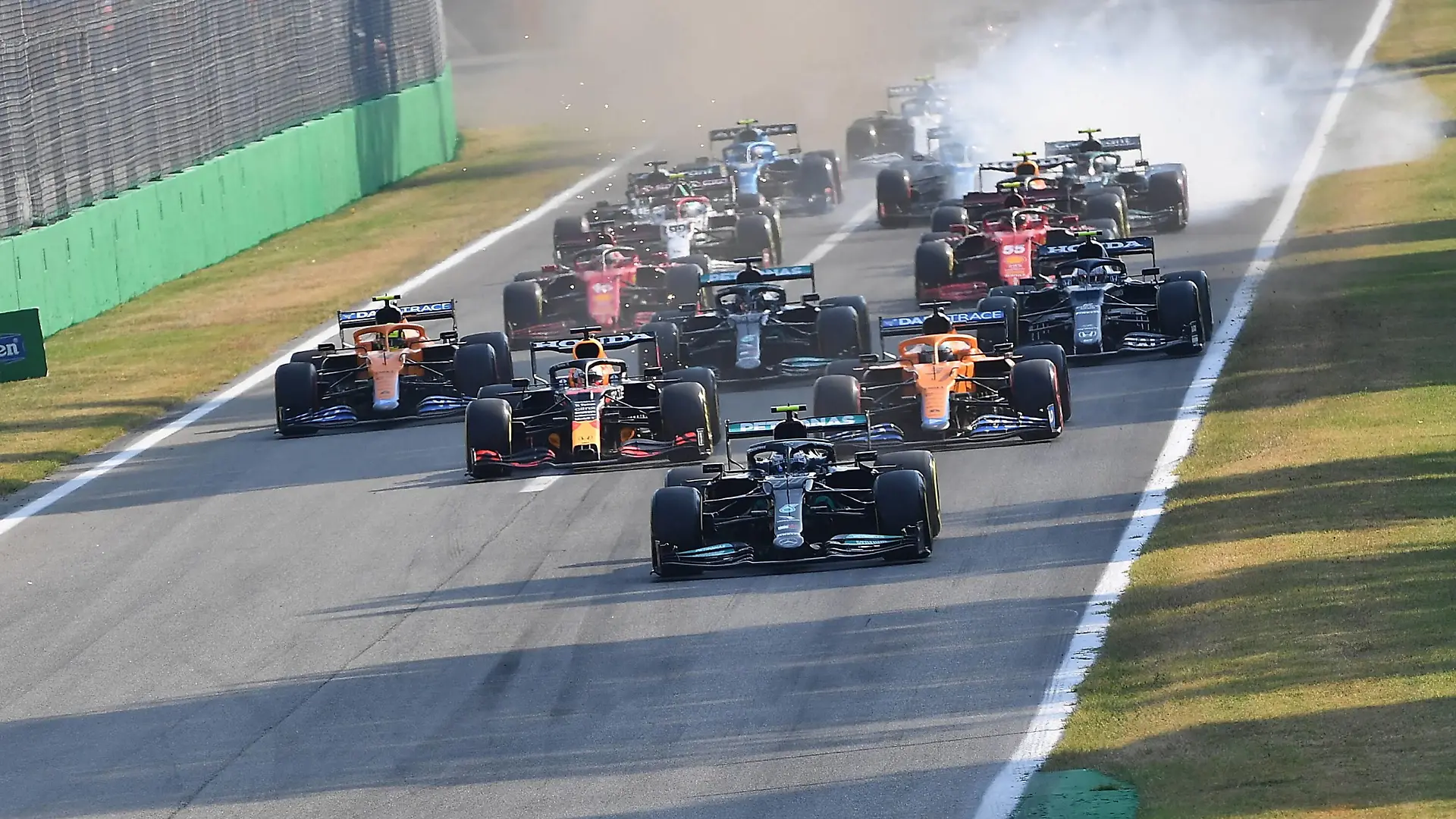 FORMULA 1 HEINEKEN GRAN PREMIO D ITALIA 2021 / 11.09.2021, Autodromo Nazionale di Monza, Monza, FORMULA 1 HEINEKEN GRAN PREMIO D ITALIA 2021 ,im Bild Start zum Sprintrennen: Valtteri Bottas FIN 77, Mercedes-AMG Petronas Formula One Team, Max Verstappen NEL 33, Red Bull Racing Honda, Daniel Ricciardo AUS 3, McLaren F1 Team, Lando Norris GBR 4, McLaren F1 Team, Lewis Hamilton GBR 44, Mercedes-AMG Petronas Formula One Team, Charles Leclerc MCO 16, Scuderia Ferrari Mission Winnow, Carlos Sainz Jr. ESP 55, Scuderia Ferrari Mission Winnow, Sergio, Perez MEX 11, Red Bull Racing Honda, Pierre Gasly FRA 10, Scuderia AlphaTauri Honda *** FORMULA 1 HEINEKEN GRAN PREMIO D ITALIA 2021 11 09 2021, Autodromo Nazionale di Monza, Monza, FORMULA 1 HEINEKEN GRAN PREMIO D ITALIA 2021 ,in picture start of sprint race Valtteri Bottas FIN 77 , Mercedes AMG Petronas Formula One Team, Max Verstappen NEL 33 , Red Bull Racing Honda, Daniel Ricciardo AUS 3 , McLaren F1 Team, Lando Norris GBR 4 , McLaren F1 Team, Lewis Hamilton GBR 44 , Mercedes AMG Petronas Formula One Team, Charles Leclerc MCO 16 , Scuderia Ferrari Mission Winnow, Carlos Sainz Jr ESP 55 , Scuderia Ferrari Mission Winnow, Sergio, Perez MEX 11 , Red Bull Racing Honda, Pierre Gasly FRA 10 , Scuderia AlphaTauri Honda nordphotoxGmbHx/xBratic nph00250
