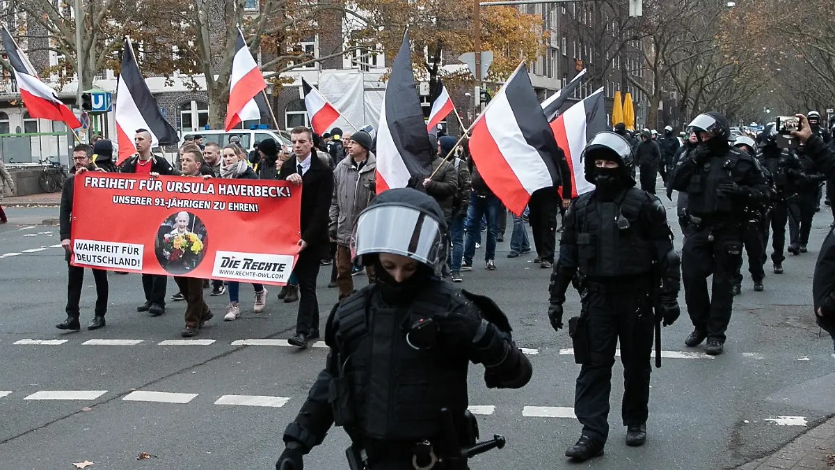Hannover, NPD-Aufmarsch in Hannover, Neonazis, Demonstration Bereitschaftspolizei, Symbolfoto, *** Hanover, NPD march in Hanover, neo-Nazis, demonstration riot police, symbol photo,