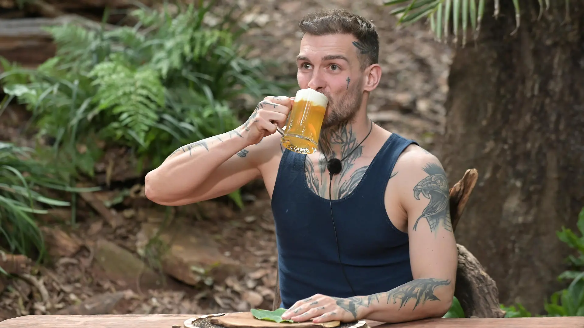 ACHTUNG: SPERRFRIST FÜR ALLE MEDIEN BIS SAMSTAG, 05.02.2022, 00.00 UHR !!!  Tag 16. Dschungelprüfung _Porthos_. Die finale Essensprüfung ist ein echter Dschungelcamp-Klassiker. In diesem Jahr stellt sich Finalist Eric Stehfest den kulinarischen Herausforderungen des Gastlandes. Hier gibt es ein Glas Kuh-Urin.

Die Verwendung des sendungsbezogenen Materials ist nur mit dem Hinweis und Verlinkung auf RTL+ gestattet.