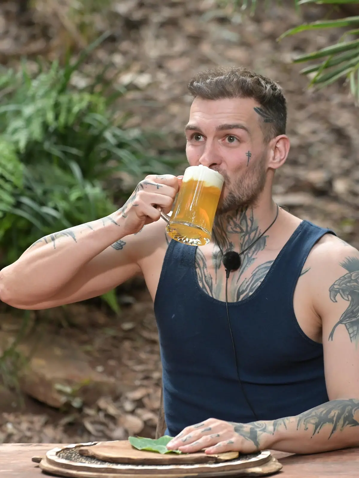 ACHTUNG: SPERRFRIST FÜR ALLE MEDIEN BIS SAMSTAG, 05.02.2022, 00.00 UHR !!!  Tag 16. Dschungelprüfung _Porthos_. Die finale Essensprüfung ist ein echter Dschungelcamp-Klassiker. In diesem Jahr stellt sich Finalist Eric Stehfest den kulinarischen Herausforderungen des Gastlandes. Hier gibt es ein Glas Kuh-Urin.

Die Verwendung des sendungsbezogenen Materials ist nur mit dem Hinweis und Verlinkung auf RTL+ gestattet.