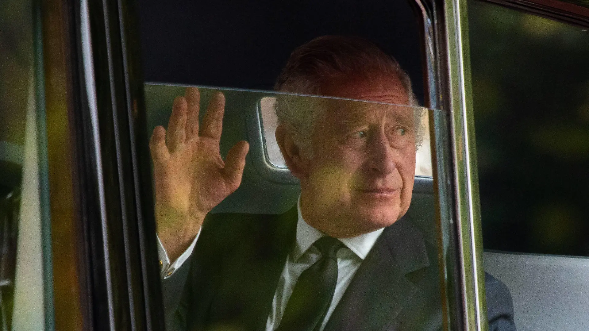 September 14, 2022, London, England, United Kingdom: King CHARLES III is seen leaving Clarence House ahead of body of Queen Elizabeth II being carried to Palace of Westminster. London United Kingdom - ZUMAs262 20220914_zip_s262_002 Copyright: xTayfunxSalcix