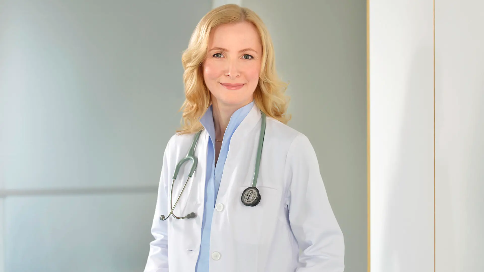 Dr. Anne Fleck beantwortet Zuschauerfragen bei RTL Punkt 12.
