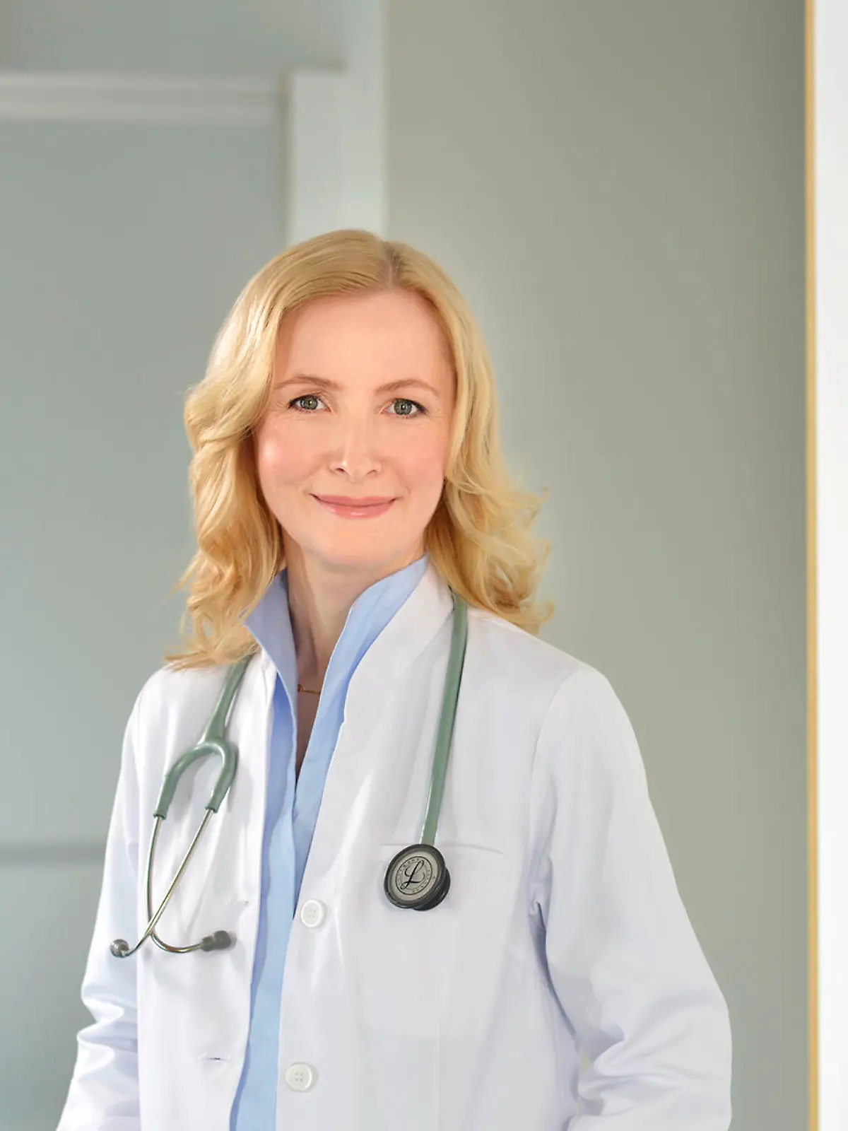 Dr. Anne Fleck beantwortet Zuschauerfragen bei RTL Punkt 12.