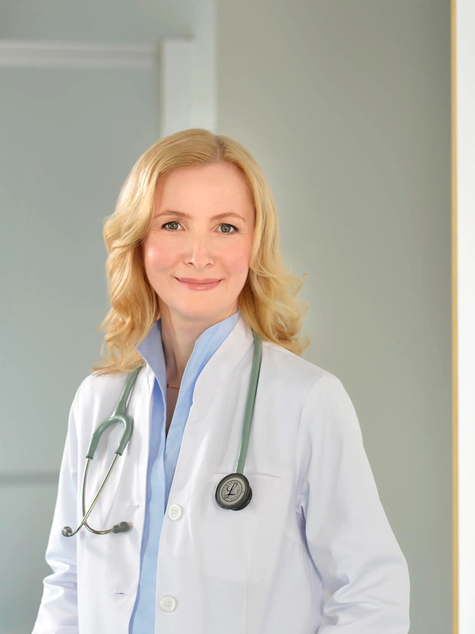 Dr. Anne Fleck beantwortet Zuschauerfragen bei RTL Punkt 12.