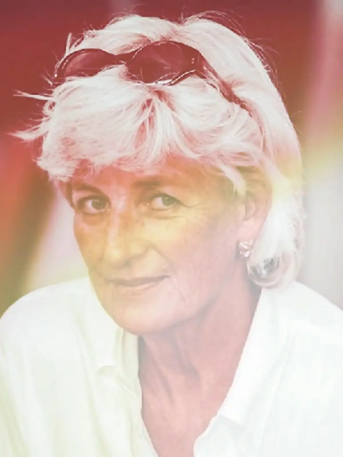 Der türkische Fotograf Alper Yeşiltaş erweckt bereits verstorbene Stars zum Leben. Doch nicht so, wie wir sie in unserer Erinnerung haben - sondern so, wie sie jetzt, viele Jahre nach ihrem Tod möglicherweise aussehen würden. Ganz einfach mit ein paar mehr Fältchen.