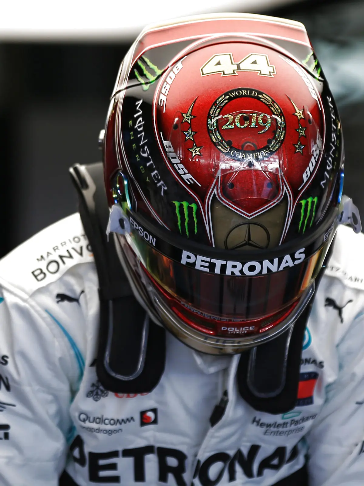 Lewis Hamilton mit seinem besonderen Helm-Design zum Gewinn der sechsten Weltmeisterschaft 2019.
