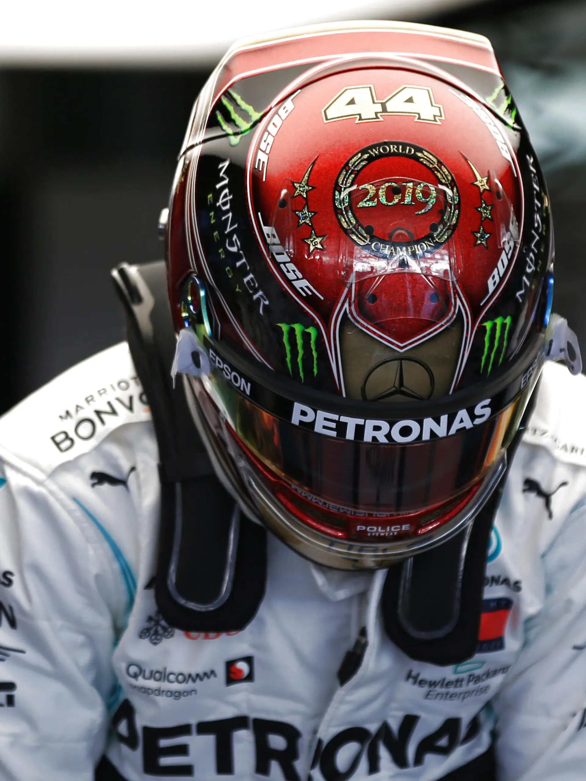 Lewis Hamilton mit seinem besonderen Helm-Design zum Gewinn der sechsten Weltmeisterschaft 2019.