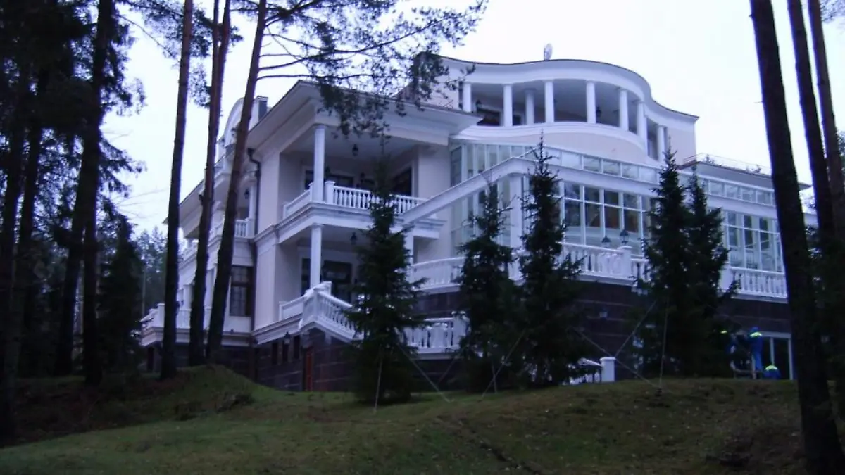Nach seinem Befehl zur Teilmobilmachung, soll der russische Machthaber Wladimir Putin Urlaub in seinem luxuriösen Wald-Palast nördlich von Moskau machen.