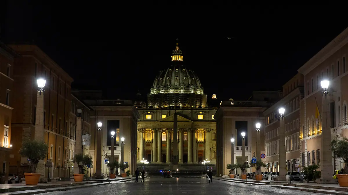 Italy in lockdown as coronavirus cases grows A view of Saint Peters Basilica from Via della Conciliazione in the evening before the entire nation of Italy has been placed in a red zone with restrictions like all public gatherings cancelled and all schools and universities closed until next month as officialized by Prime Minister Giuseppe Conte Italy has been put under lockdown, as the coronavirus spreads in the country. Prime Minister Giuseppe Conte announced the extending restrictions already in place in the north. *Photo by Giuseppe Fama/Pacific Press MC8A9803.jpg Roma Italy Italy Copyright: GiuseppexFama