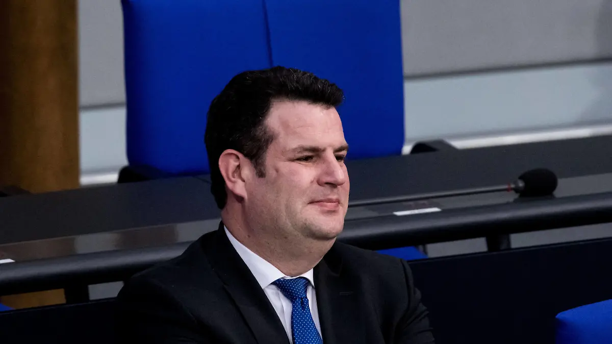 Berlin, Plenarsitzung im Bundestag Deutschland, Berlin - 11.03.2020: Im Bild ist Hubertus Heil Bundesminister für Arbeit und Soziales, spd während der Sitzung des deutschen Bundestags zu sehen. Berlin Bundestag Berlin Deutschland *** Berlin, Plenary Session in the German Bundestag Germany, Berlin 11 03 2020 The picture shows Hubertus Heil Federal Minister of Labour and Social Affairs, spd during the session of the German Bundestag Berlin Bundestag Berlin Germany