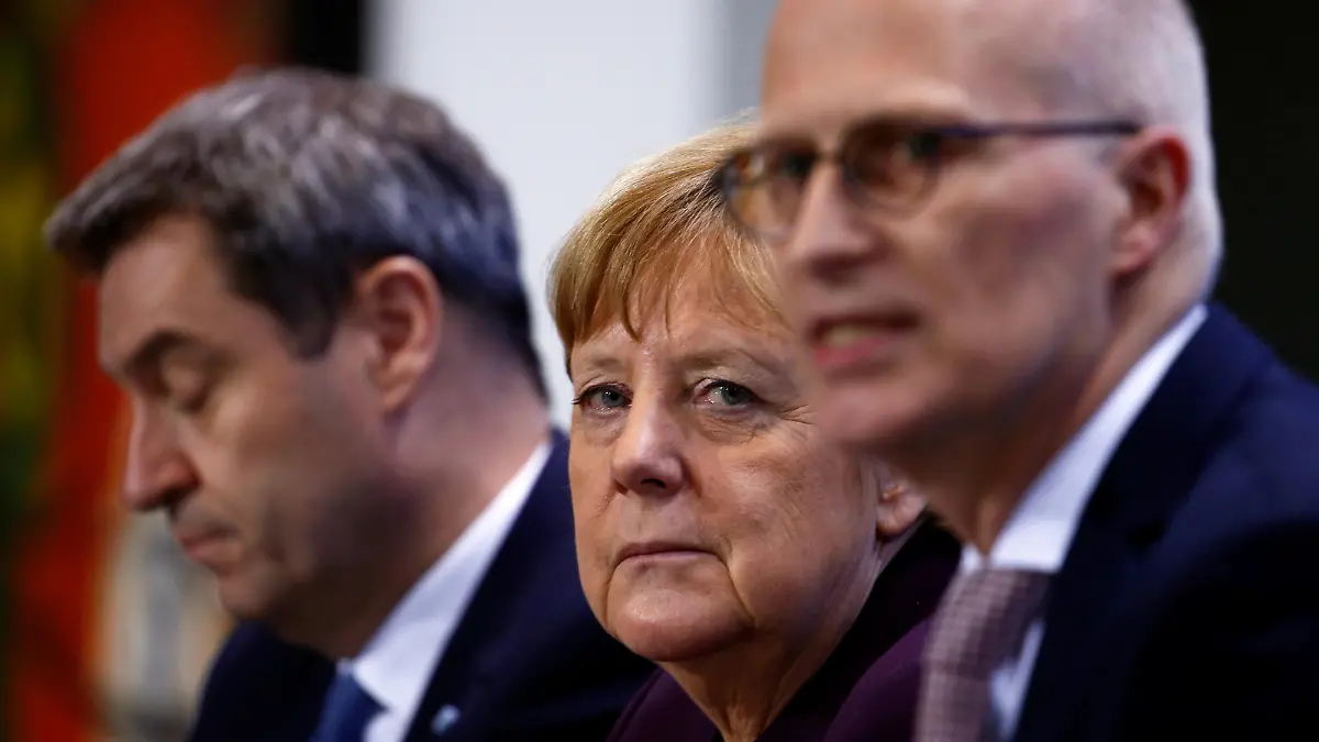 German Chancellor Angela Merkel, Bavarian State Premier Markus Soeder and Hamburg Mayor Peter Tschentsche attend a news conference after a meeting with federal state leaders at the Chancellery in Berlin, Germany March 12, 2020. REUTERS/Michele Tantussi