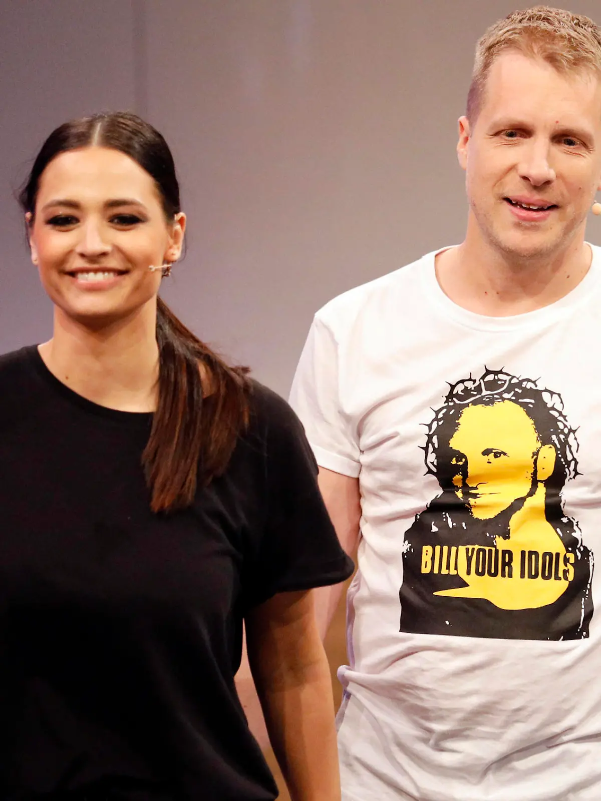  Oliver Pocher mit Ehefrau Amira Pocher in der RTL-Live-Show Pocher vs. Wendler - Schluss mit lustig in den NOBEO Studios. Köln-Hürth, 01.03.2020 *** Oliver Pocher with his wife Amira Pocher in the RTL live show Pocher vs Wendler End with funny in the NOBEO Studios Cologne Hürth, 01 03 2020 Foto:xC.xHardtx/xFuturexImage