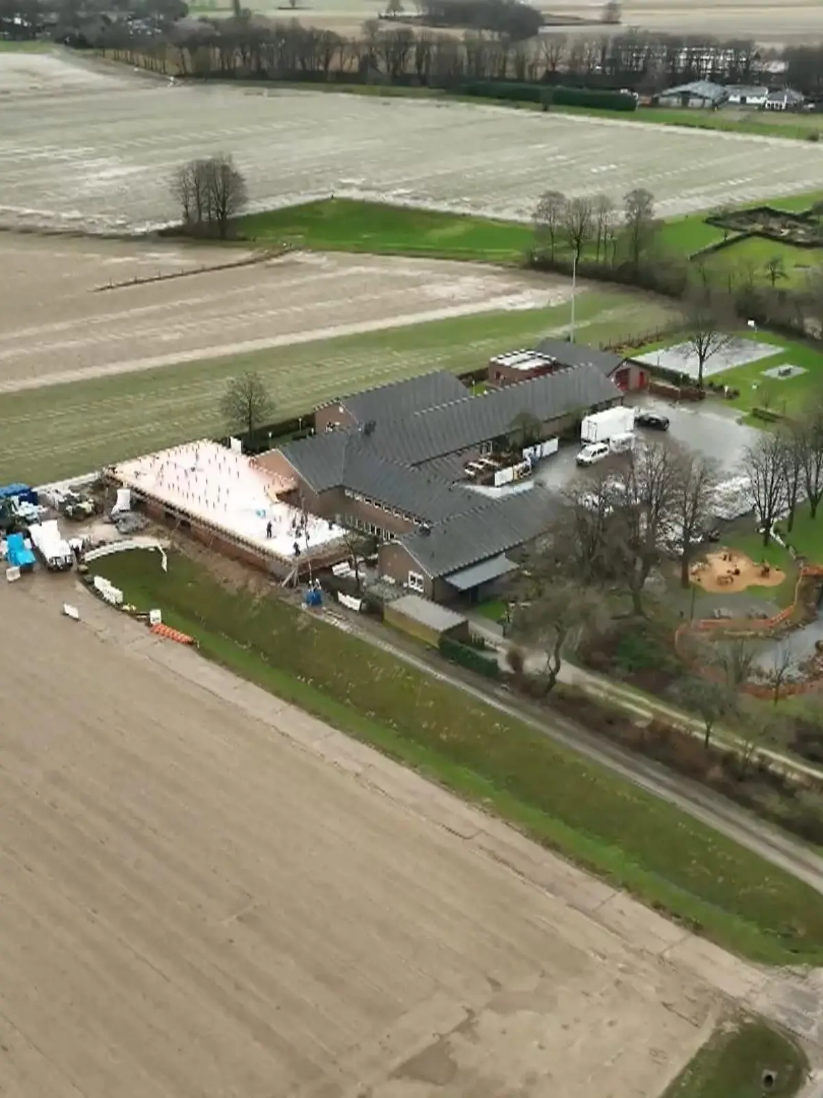 Bild zu: "Ein Dorf packt an"