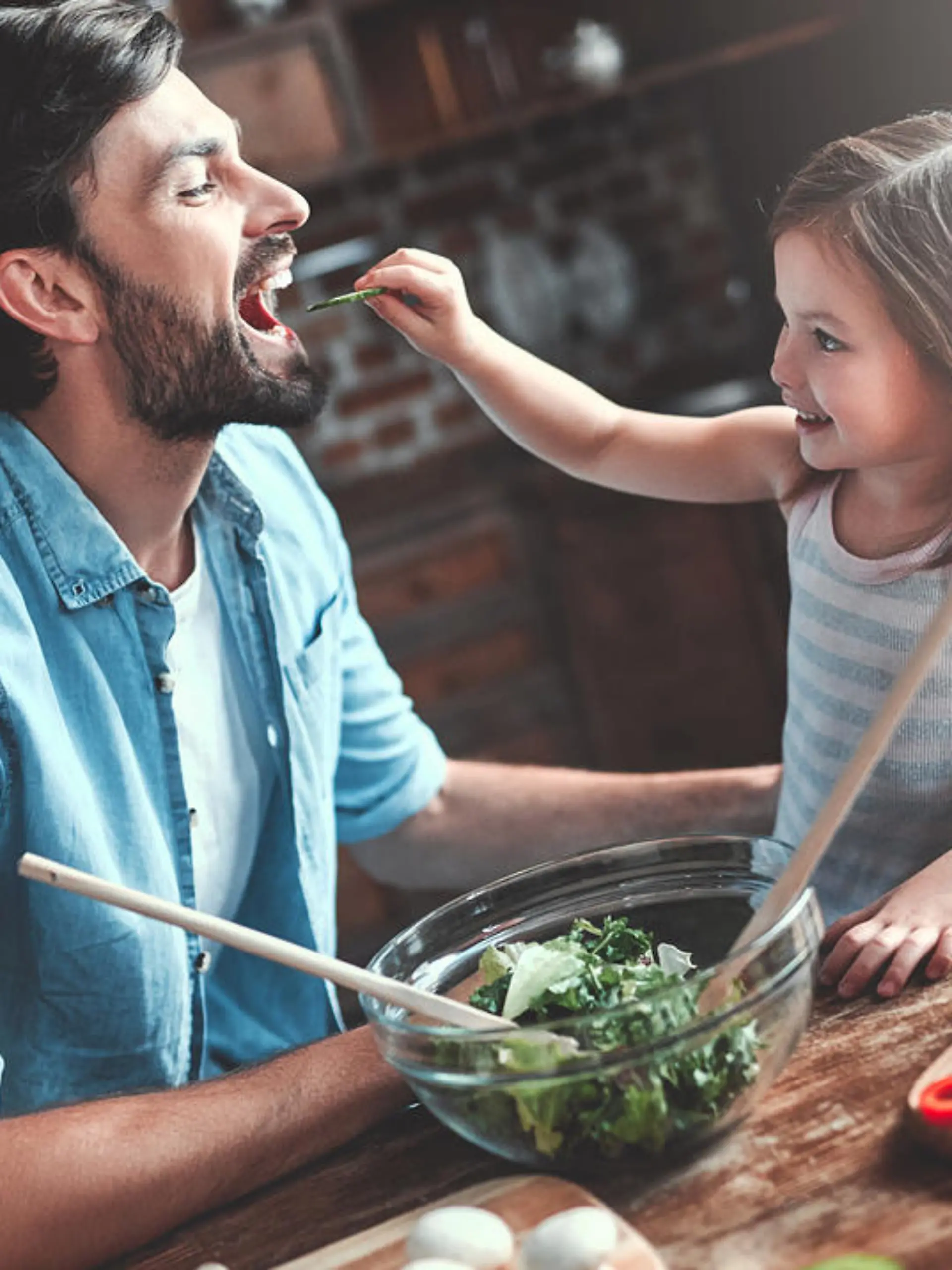 Gesund ernähren: Gemeinsames Kochen mit Kindern macht Spaß