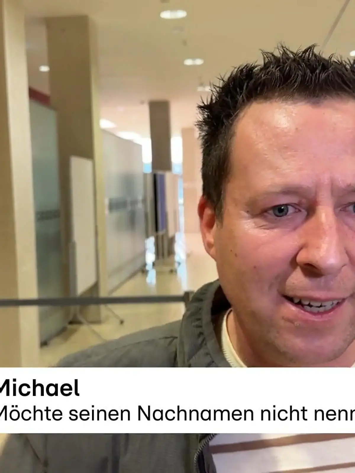 Bild zu: "Singender Postbote"