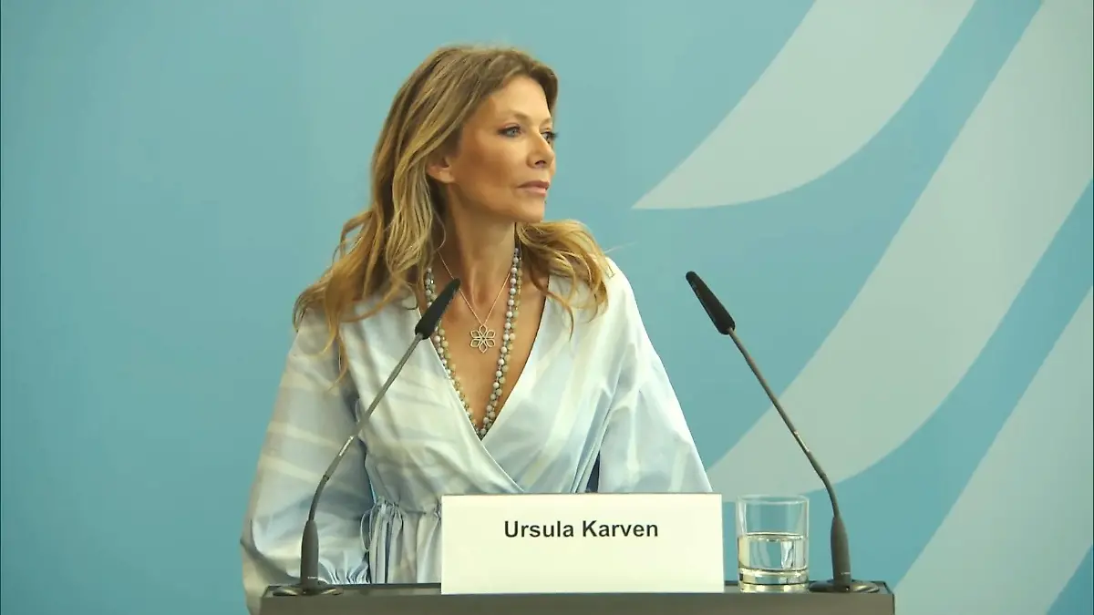 Ursula Karven hält Standpauke bei politischer Konferenz Gegen sexuelle Belästigung am Arbeitsplatz
