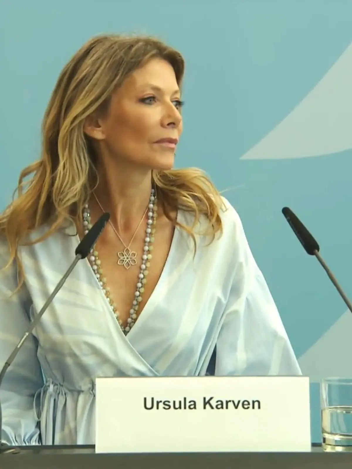 Bild zu: "Ursula Karven hält Standpauke bei politischer Konferenz"
