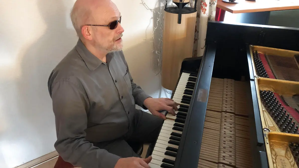 Stefan Weiler ist geburtsblind, doch auf sein Gehör kann sich der Familienvater verlassen.