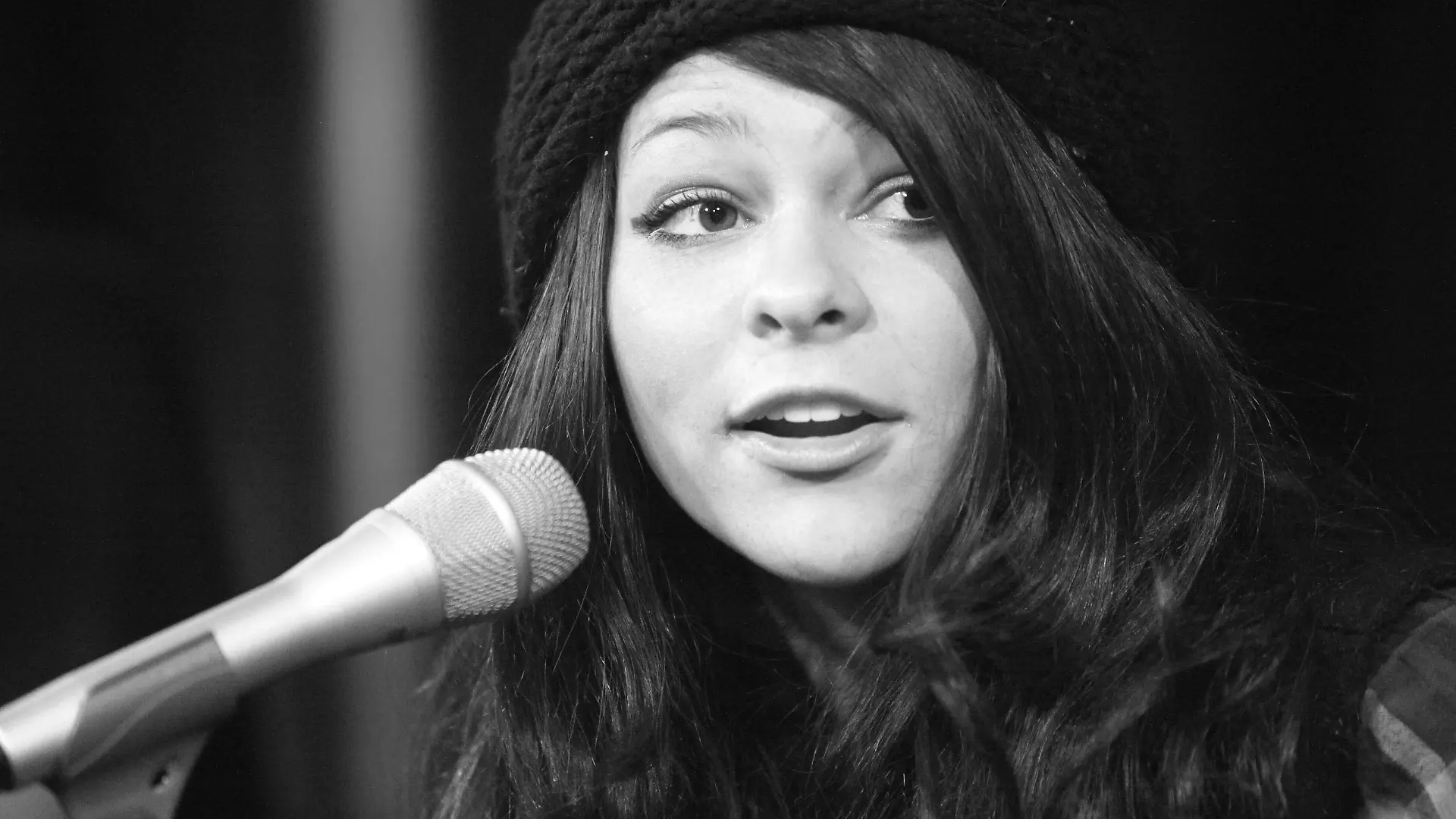 ***FILE PHOTO*** Country Singer, Cady Groves, has passed away at the age of 30. Cady Groves pictured at Q102 iHeart performance theater in Bala Cynwyd, Pa on March 19, 2012 PUBLICATIONxNOTxINxUSA Copyright: xStarxShooter/MediaPunchx