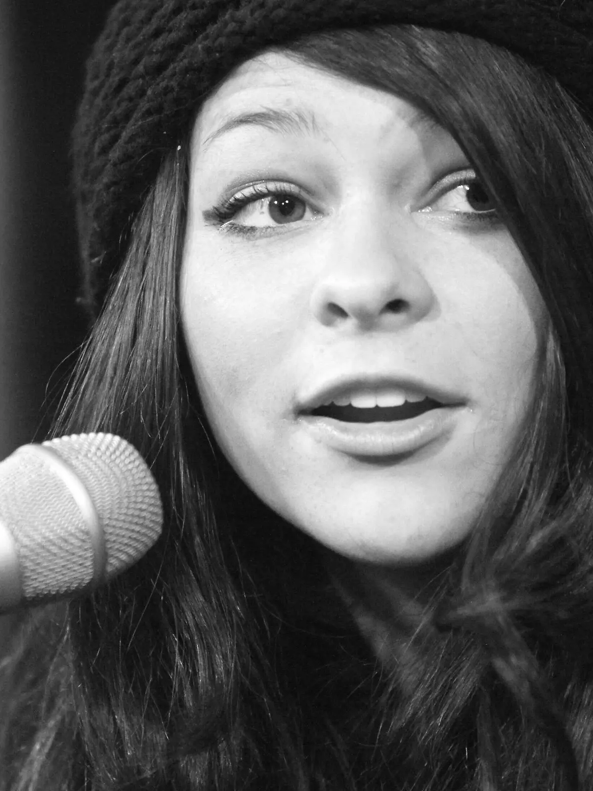 ***FILE PHOTO*** Country Singer, Cady Groves, has passed away at the age of 30. Cady Groves pictured at Q102 iHeart performance theater in Bala Cynwyd, Pa on March 19, 2012 PUBLICATIONxNOTxINxUSA Copyright: xStarxShooter/MediaPunchx