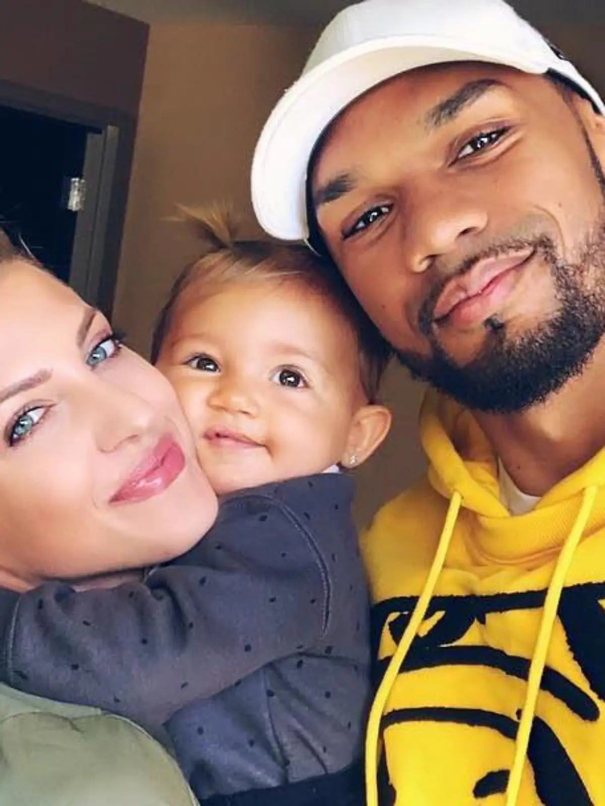Influencerin Sarah Harrison, Mia Rose und Fitnesstrainer Dominic Harrison haben ein aufregendes Leben