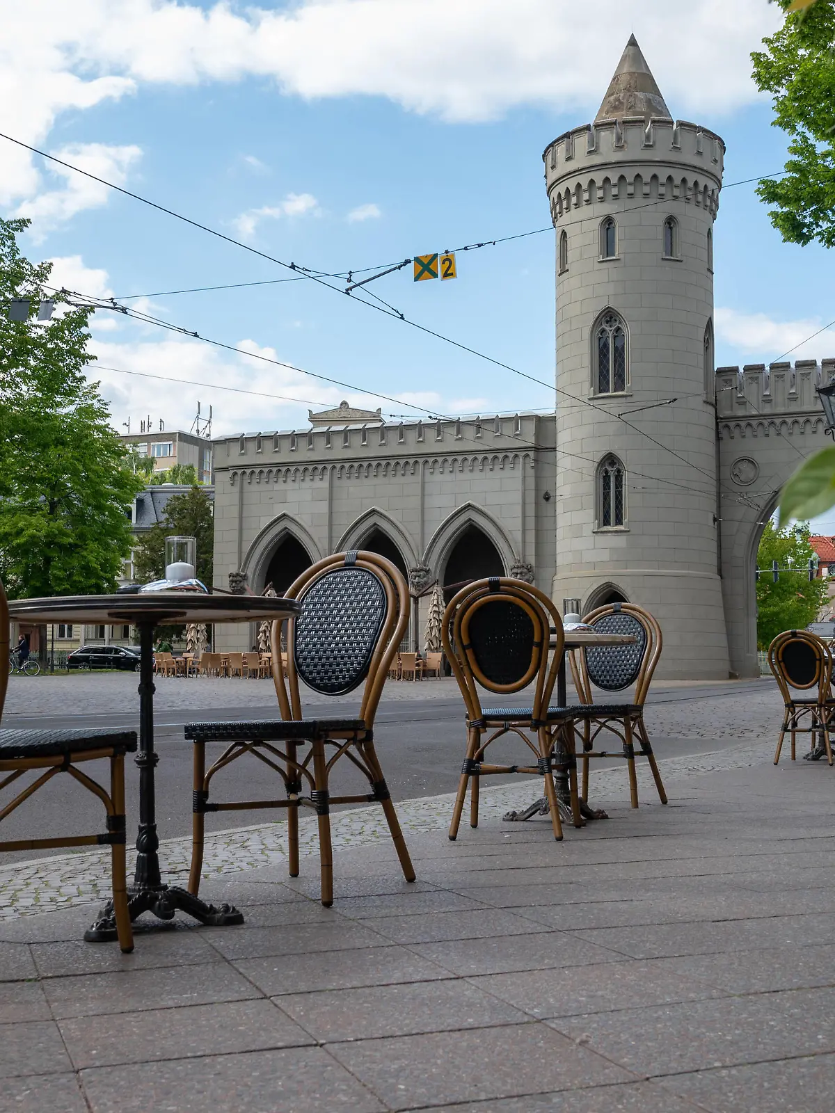  Potsdam Landeshauptstadt Brandenburg 15.05.2020 Wiederöffnung von Restaurants und Cafs HOLLÄNDISCHES VIERTEL Caf HEIDER NAUNER TOR Als PRÄVENTIVMASSNAHME zur Eindämmung von INFEKTIONEN durch das CORONAVIRUS  COVID -19  ...für alle Personen - soweit möglich - ein Mindestabstand von 1,5 Meter copyright camera4/ Eberhard Thonfeld 200515Potsdam *** Potsdam State Capital Brandenburg 15 05 2020 Reopening of restaurants and cafs HOLLANDS VIERTEL Caf HEIDER NAUNER TOR As a PREVENTIVE MEASURE to contain INFECTIONS by the CORONAVIRUS COVID 19 for all persons as far as possible a minimum distance of 1.5 meters copyright camera4 Eberhard Thonfeld 200515Potsdam