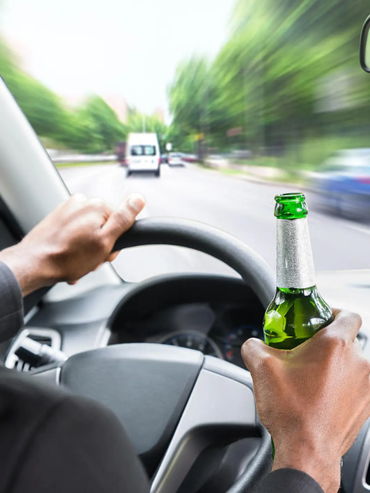 Alkohol trinken am Steuer kann fatale Folgen haben