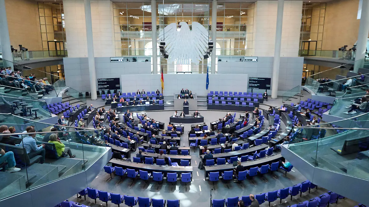 Plenarsitzung im Bundestag in Berlin Der Plenarsaal während der Sitzung des Deutschen Bundestags am 23.09.2022 in Berlin. Berlin Bundestag Berlin Deutschland *** Plenary session in the Bundestag in Berlin The plenary hall during the session of the German Bundestag on 23 09 2022 in Berlin Berlin Bundestag Berlin Germany