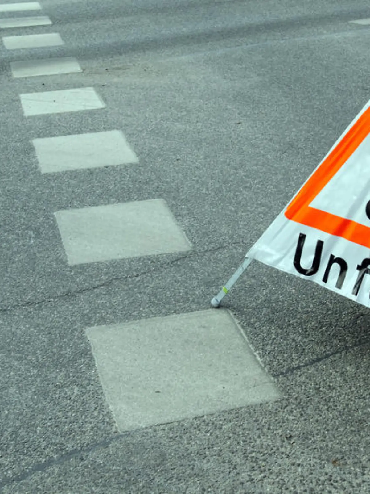 Schild Achtung Unfall