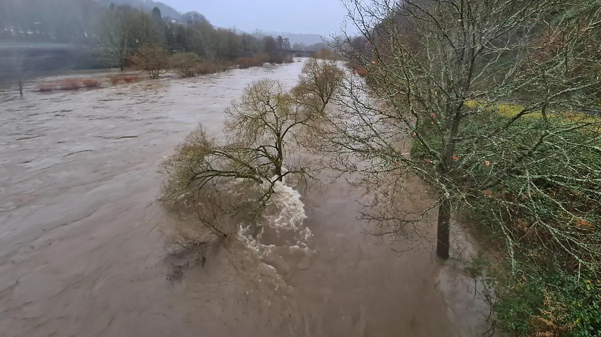 Herchen Themenfoto: Wetter, Unwetter, Sturm, Regen, Hochwasser, Sieg, Herchen, Nordrhein-Westfalen, 23.12.2023 Hochwasser an der Sieg bei Herchen, Nordrhein-Westfalen, Deutschland Themenfoto: Wetter, Unwetter, Sturm, Regen, Hochwasser, Sieg, Herchen, Nordrhein-Westfalen, 23.12.2023 *** Herchen Theme photo weather, thunderstorm, storm, rain, flood, Sieg, Herchen, North Rhine-Westphalia, 23 12 2023 Flood at the river Sieg near Herchen, North Rhine-Westphalia, Germany Theme photo weather, thunderstorm, storm, rain, flood, Sieg, Herchen, North Rhine-Westphalia, 23 12 2023 Copyright: xAugstx/xEibner-Pressefotox EP_jat