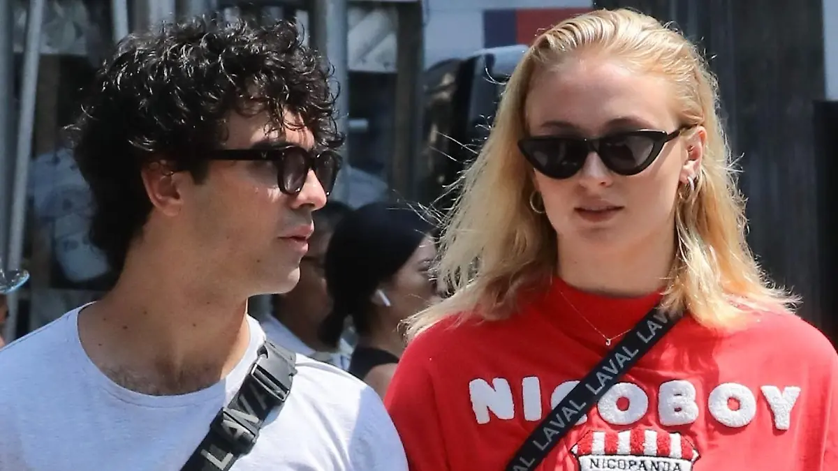 Sophie Turner and Joe Jonas seen out and about in New York City, NY.

Pictured: Sophie Turner,Joe Jonas
Ref: SPL5016314 150818 NON-EXCLUSIVE
Picture by: SplashNews.com

Splash News and Pictures
Los Angeles: 310-821-2666
New York: 212-619-2666
London: 0207 644 7656
Milan: +39 02 4399 8577
Sydney: +61 02 9240 7700
photodesk@splashnews.com

World Rights, 
