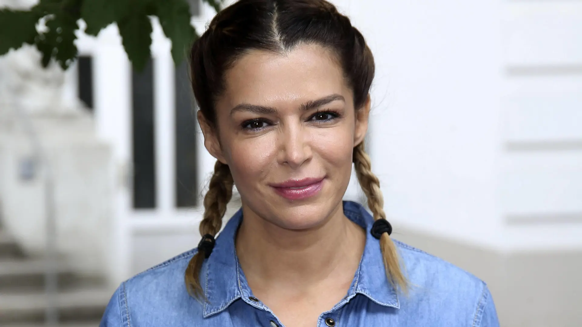 Sabia Boulahrouz beim Erdbeer-Verkauf zu Gunsten Ein Herz für Kinder am Glantz-Verkaufsstand am Klosterstern. Hamburg, 18.06.2018 *** Sabia Boulahrouz at the strawberry Sale in favor A heart for children at the Glantz stall at Klosterstern Hamburg 18 06 2018 Foto:xH.xHartmannx/xFuturexImage  