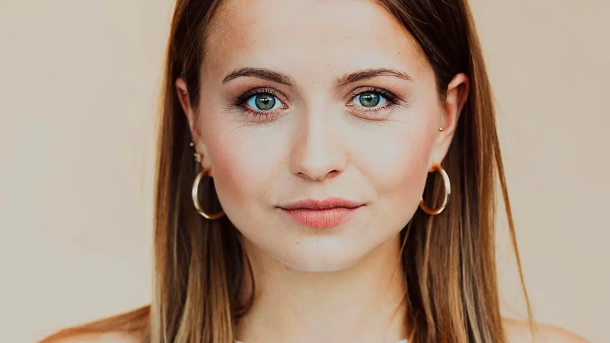 Julia Wiedemann spielt "Lucie Ziegler"
Die Verwendung des sendungsbezogenen Materials ist nur mit dem Hinweis und Verlinkung auf TVNOW gestattet.