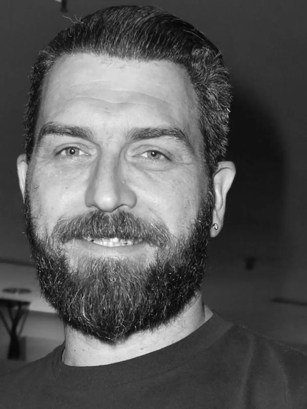 ARCHIV - 21.12.2018, Berlin: Ingo Kantorek, Schauspieler der Reality-Soap «Köln 50667» bei RTL II, serviert bei Frank Zanders 24. Weihnachtsfeier für Obdachlose und Bedürftige 2018 im Estrel Convention Center. Der Darsteller und seine Frau sind bei einem Unfall auf einem Autobahnparkplatz in Baden-Württemberg in der Nacht zum 16.08.2019 ums Leben gekommen. (zu dpa "TV-Darsteller Kantorek und Frau sterben bei Unfall an Autobahn") Foto: Nicole Kubelka/Geisler-Fotopress/dpa +++ dpa-Bildfunk +++