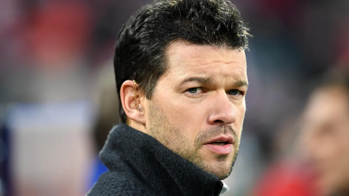 ARCHIV - 20.12.2017, München: Fußball: DFB-Pokal, Bayern München - Borussia Dortmund, Achtelfinale in der Allianz Arena: Der ehemalige Fußballprofi Michael Ballack, aufgenommen vor Spielbeginn. (zu dpa "Michael Ballack kann sich Rückkehr in den Fußball vorstellen") Foto: Tobias Hase/dpa +++ dpa-Bildfunk +++