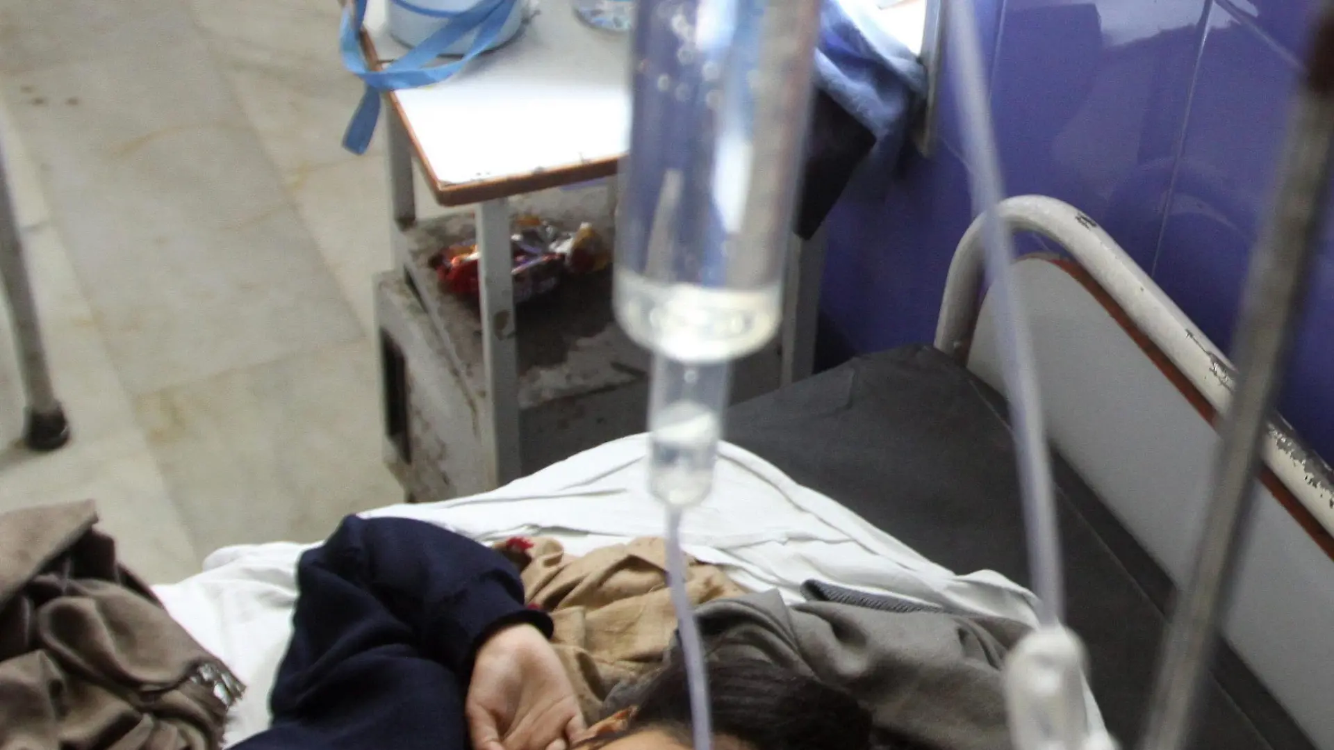 epa03609049 Indian child Navdeep undergoes treatment at a hospital at Nakodar, some 25 kms from northern city of Jalandhar, India, 04 March 2013 after a school bus collided with a truck. According to news reports, at least 11 children and driver were killed and a tleast 10 more children injured when a school bus carrying children collided with a brick-laden truck on the morning of 04 March. EPA/RAMINDER PAL SINGH ++