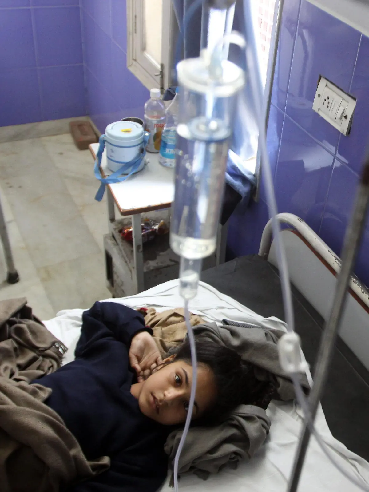 epa03609049 Indian child Navdeep undergoes treatment at a hospital at Nakodar, some 25 kms from northern city of Jalandhar, India, 04 March 2013 after a school bus collided with a truck. According to news reports, at least 11 children and driver were killed and a tleast 10 more children injured when a school bus carrying children collided with a brick-laden truck on the morning of 04 March. EPA/RAMINDER PAL SINGH ++