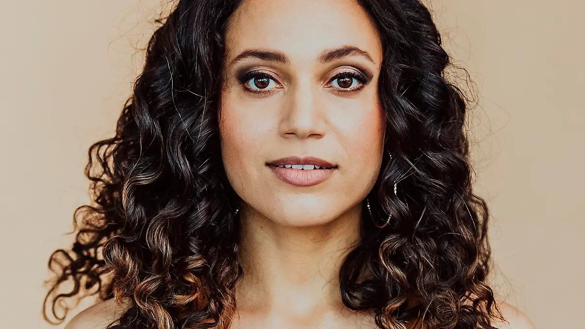 Lisandra Bardél spielt "Malu Santos-Albrecht"

Die Verwendung des sendungsbezogenen Materials ist nur mit dem Hinweis und Verlinkung auf TVNOW gestattet.