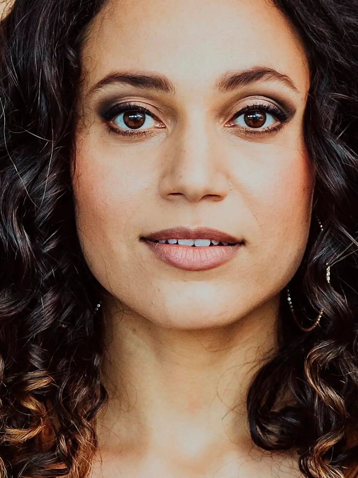 Lisandra Bardél spielt "Malu Santos-Albrecht"

Die Verwendung des sendungsbezogenen Materials ist nur mit dem Hinweis und Verlinkung auf TVNOW gestattet.