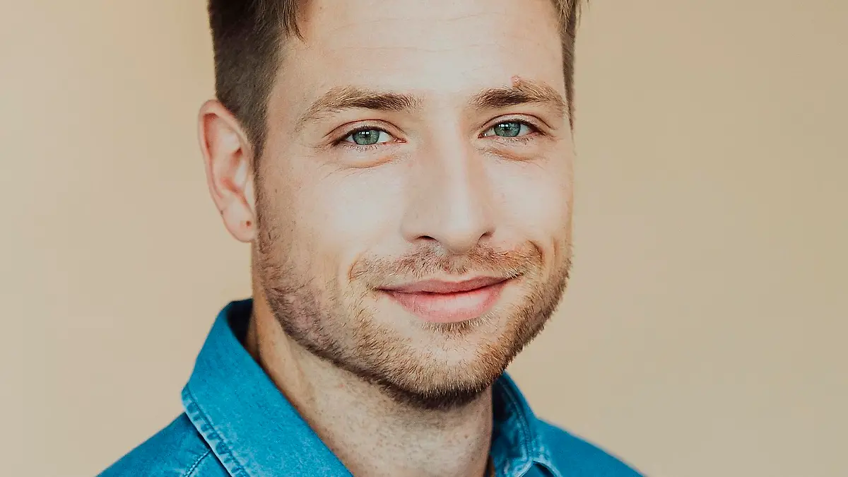 Dominik Flade spielt "Yannick Ziegler"

Die Verwendung des sendungsbezogenen Materials ist nur mit dem Hinweis und Verlinkung auf TVNOW gestattet.