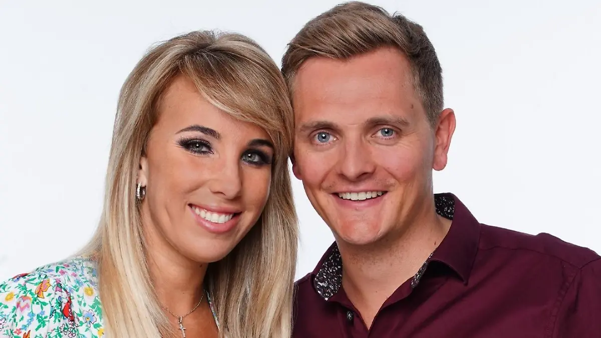 Die Sängerin und DSDS-Drittplatzierte von 2009 Annemarie Eilfeld (29) und der selbstständige Marketingexperte Tim Sandt (29).
Die Verwendung des sendungsbezogenen Materials ist nur mit dem Hinweis und Verlinkung auf TVNOW gestattet.