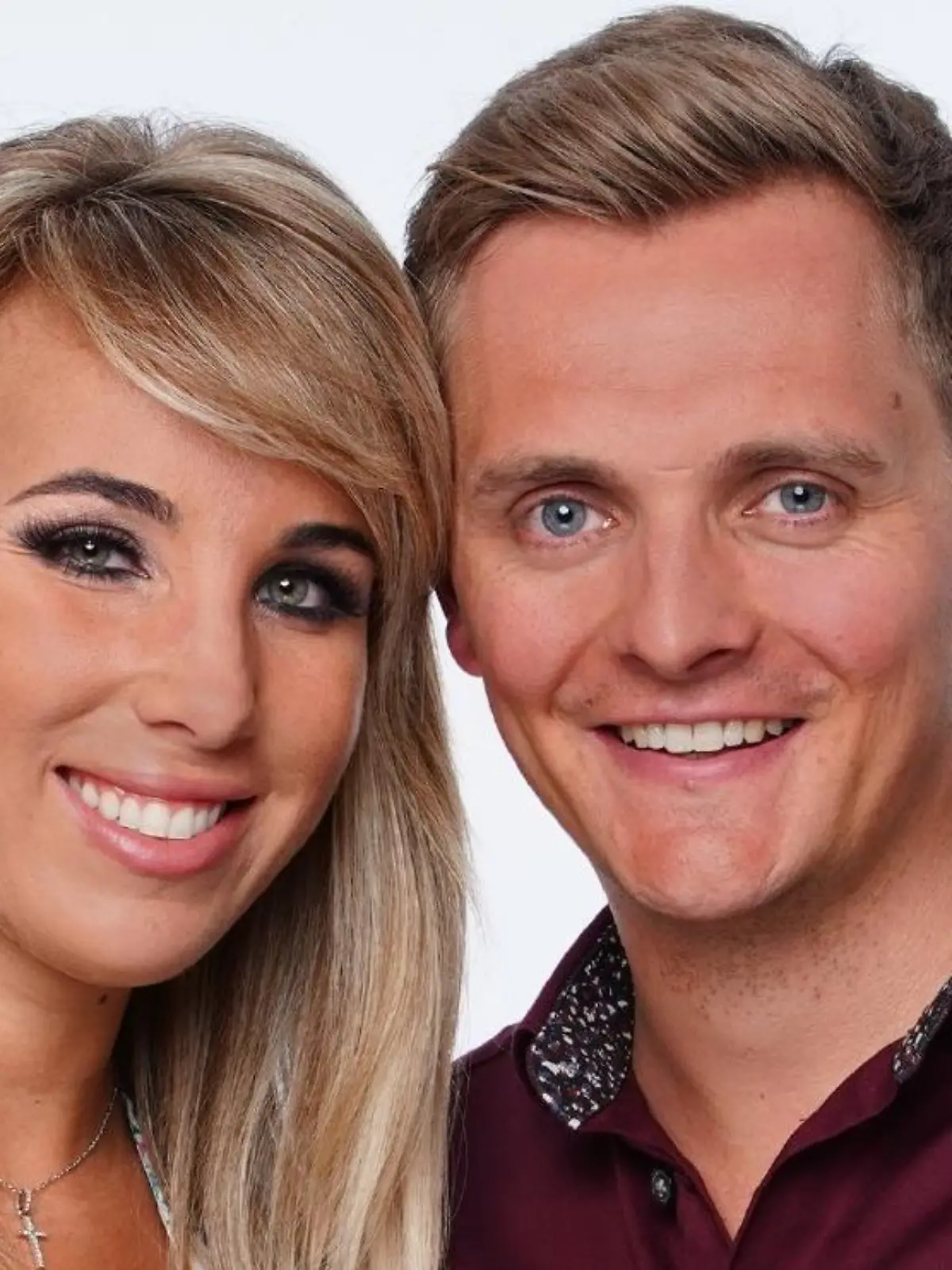 Die Sängerin und DSDS-Drittplatzierte von 2009 Annemarie Eilfeld (29) und der selbstständige Marketingexperte Tim Sandt (29).

Die Verwendung des sendungsbezogenen Materials ist nur mit dem Hinweis und Verlinkung auf TVNOW gestattet.