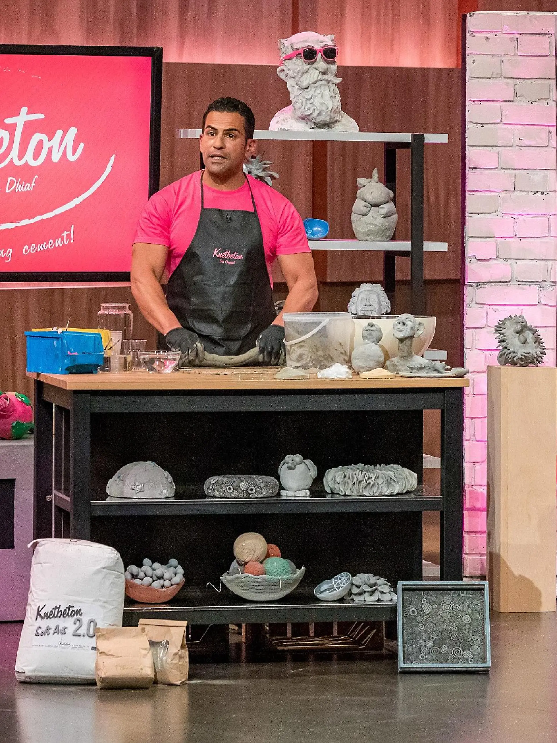 Miled Ben Dhiaf aus Calden präsentiert mit "Knetbeton 2.0 Soft Art" töpfern ohne Brennofen.