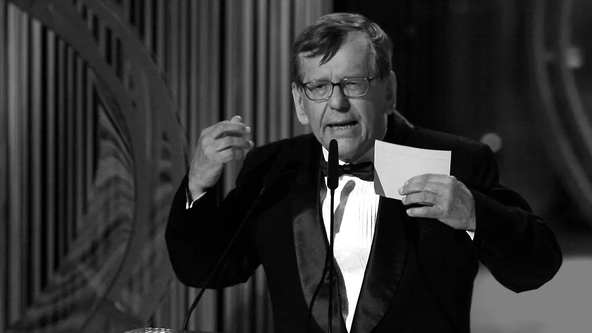 Herbert Feuerstein während der Verleihung des Bayerischen Fernsehpreises am Freitag (19.05.2006) im Prinzregententheater in München. Der Bayerische Fernsehpreis ist einer der renommiertesten und mit insgesamt 130 000 Euro höchstdotierten Auszeichnungen für Fernsehschaffende in Deutschland. Er wurde in diesem Jahr zum 18. Mal verliehen. Der "Blaue Panther" gilt als Gütesiegel für die gelungene Verbindung von Programmqualität und Publikumserfolg im Fernsehen. Foto: Volker Dornberger dpa/lby +++(c) dpa - Report+++, Herbert Feuerstein während der Verleihung des Bayerischen Fernsehpreises am Freitag (19.05.2006) im Prinzregententheater in München. Der Bayerische Fernsehpreis ist einer der renommiertesten und mit insgesamt 130 000 Euro höchstdotierten Auszeichnungen für Fernsehschaffende in Deutschland. Er wurde in diesem Jahr zum 18. Mal verliehen. Der "Blaue Panther" gilt als Gütesiegel für die gelungene Verbindung von Programmqualität und Publikumserfolg im Fernsehen. Foto: Volker Dornberger dpa/lby +++(c) dpa - Report+++