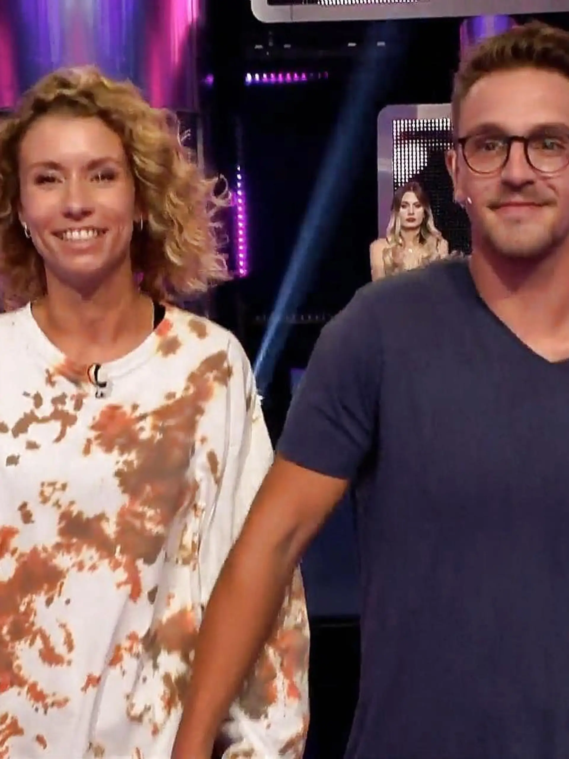 Yara und Max haben sich bei "Take Me Out" gefunden und begeben sich nun zu ihrem Date.